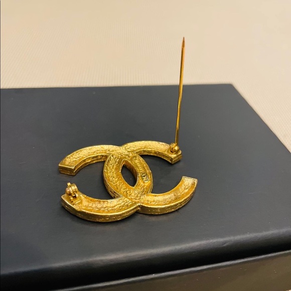 Chanel Brooch Guaranteed Authentic - Picture 8 of 8